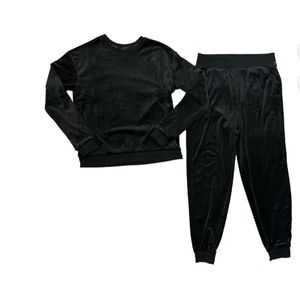 Banana Republic Women's Super Soft Velour Sweatshirt & Jogger Set(True Black, L)